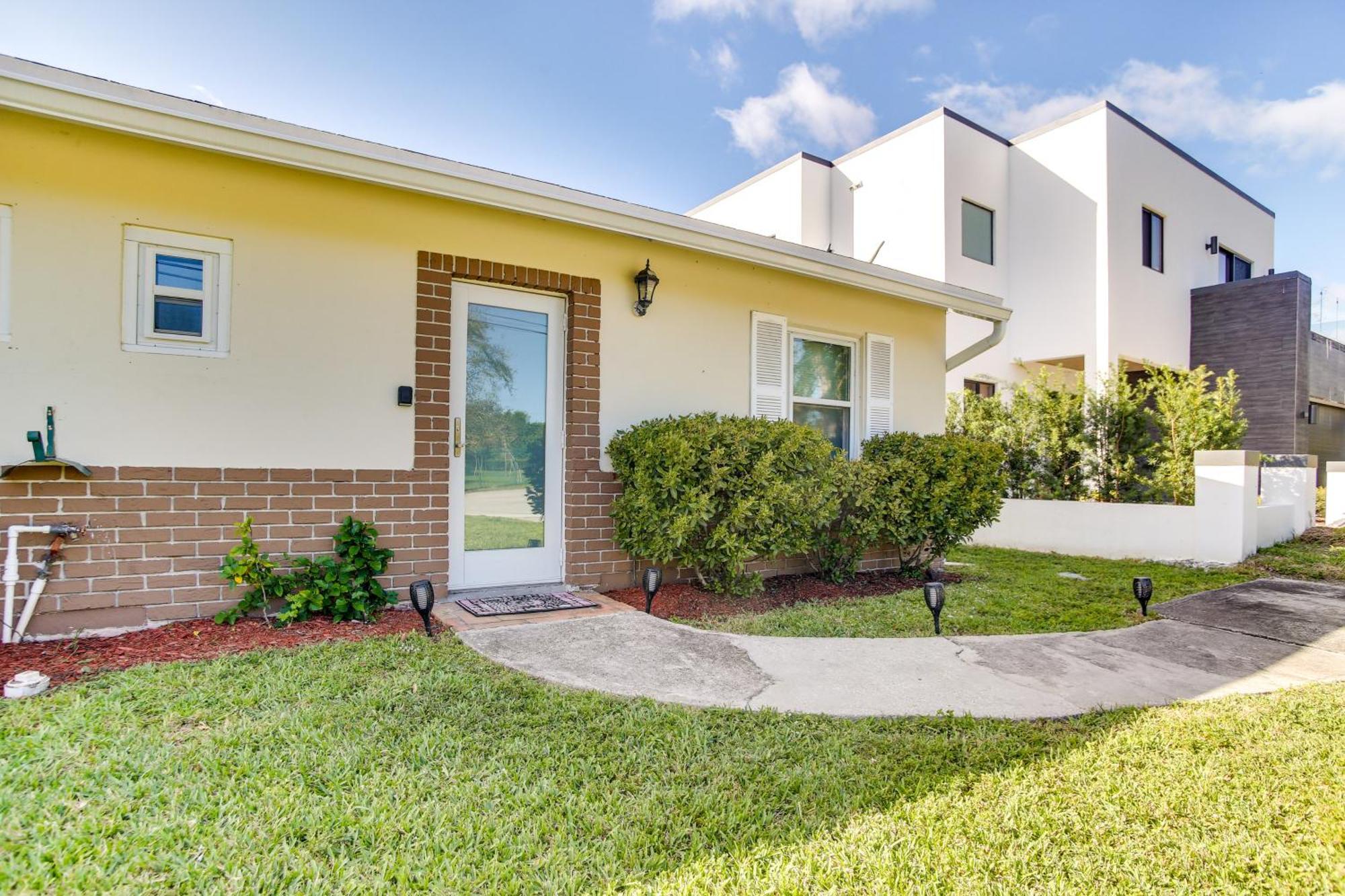 Canal Side Retreat With Dock, By Hollywood Boardwalk Форт Лодърдейл Екстериор снимка