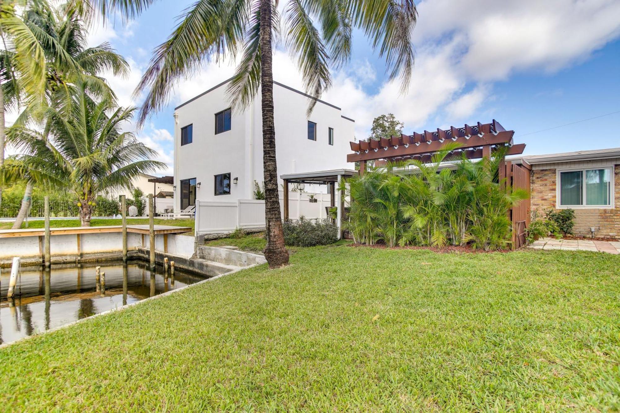 Canal Side Retreat With Dock, By Hollywood Boardwalk Форт Лодърдейл Екстериор снимка